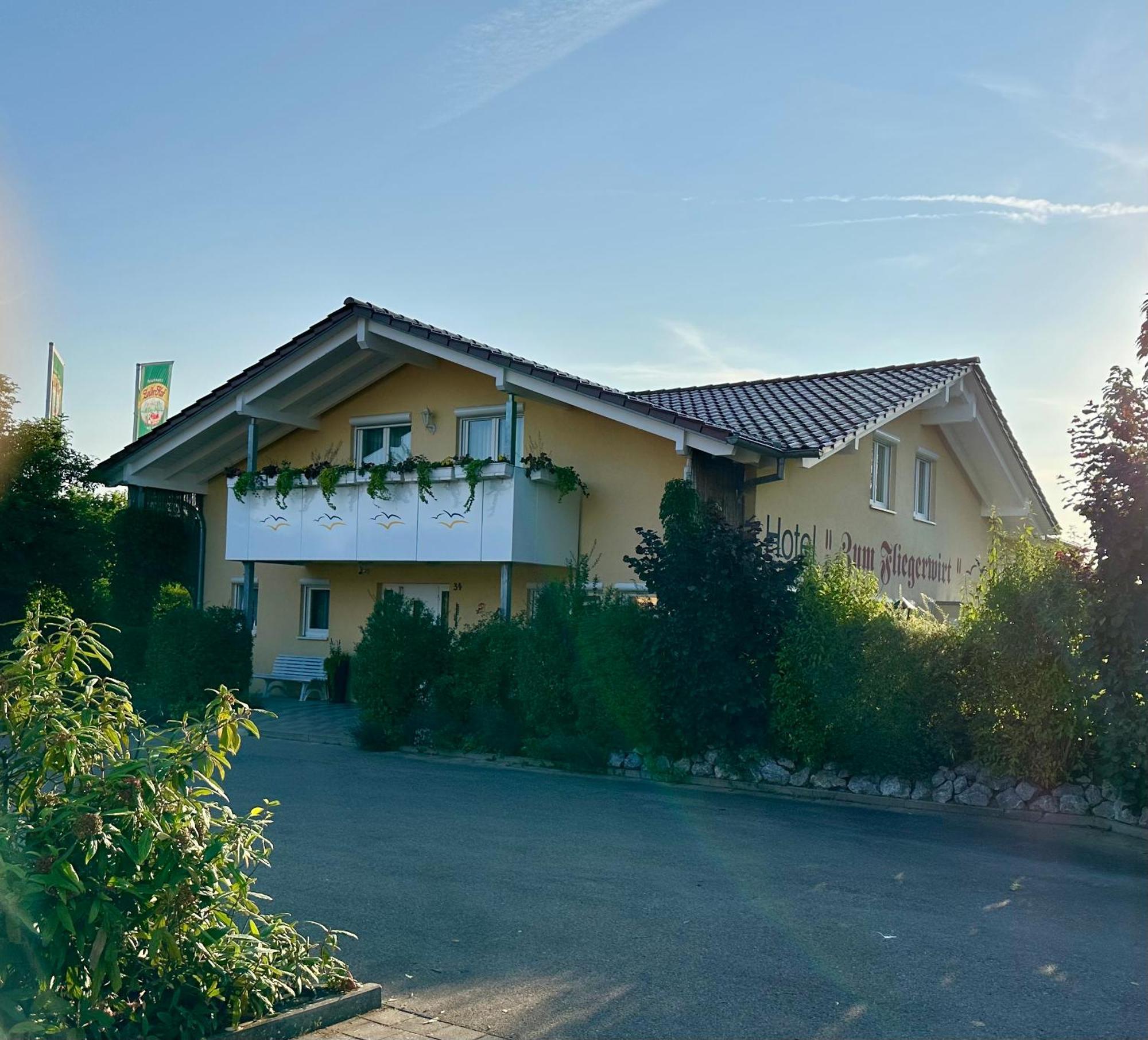 Hotel Zum Fliegerwirt Mengen Eksteriør bilde